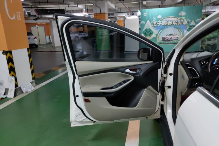 Used Ford Focus 2015 Sedan EcoBoost 180 Automatic Flagship Model
