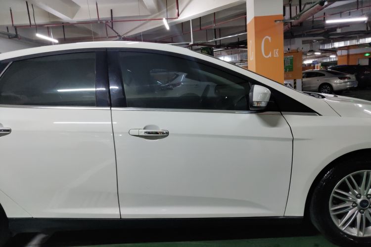 Used Ford Focus 2015 Sedan EcoBoost 180 Automatic Flagship Model
