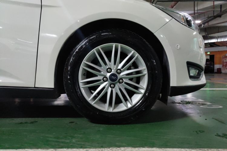 Used Ford Focus 2015 Sedan EcoBoost 180 Automatic Flagship Model
