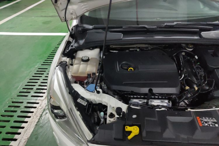 Used Ford Focus 2015 Sedan EcoBoost 180 Automatic Flagship Model
