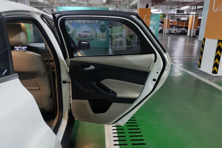 Used Ford Focus 2015 Sedan EcoBoost 180 Automatic Flagship Model
