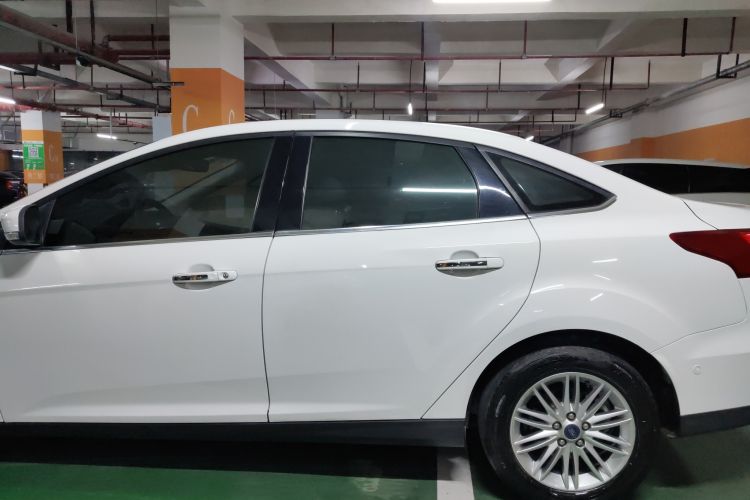 Used Ford Focus 2015 Sedan EcoBoost 180 Automatic Flagship Model
