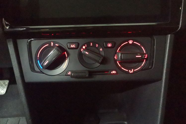 Used Volkswagen Jetta 2015 Value Edition 1.6L Manual Fashionable Style
