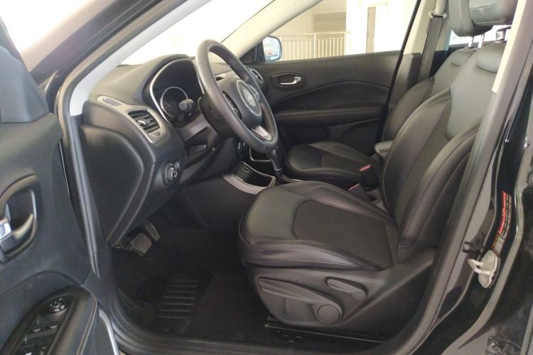 Used  Compass 2017 200T Automatic Enjoyment Version
