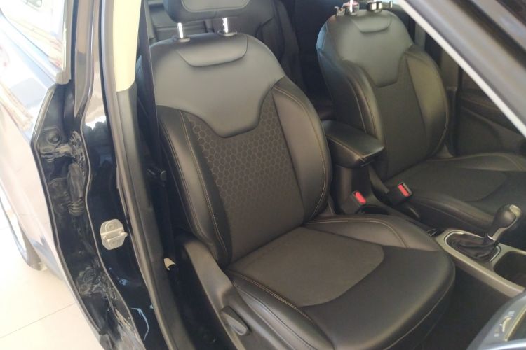 Used  Compass 2017 200T Automatic Enjoyment Version
