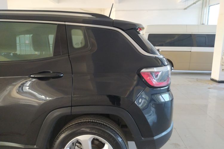 Used  Compass 2017 200T Automatic Enjoyment Version
