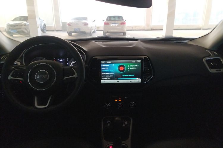 Used  Compass 2017 200T Automatic Enjoyment Version
