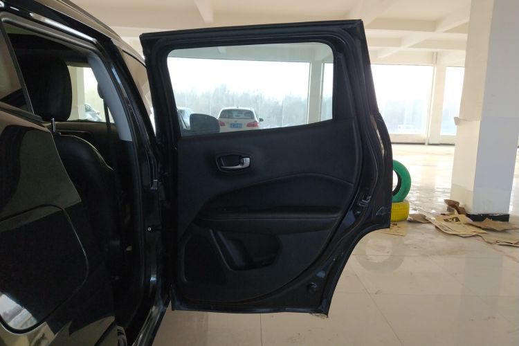 Used  Compass 2017 200T Automatic Enjoyment Version
