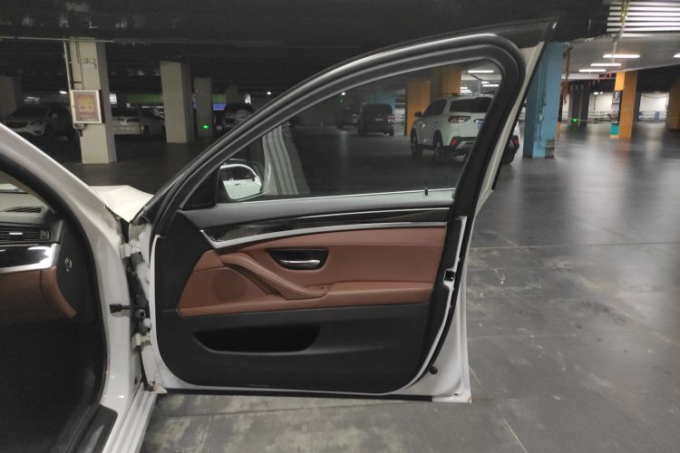 Used BMW 5 Series 2014 530Li Leading Model
