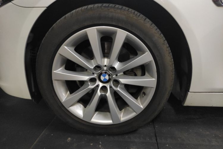 Used BMW 5 Series 2014 530Li Leading Model
