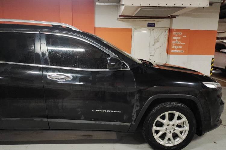 Used  Cherokee 2017 2.0L Superior Edition
