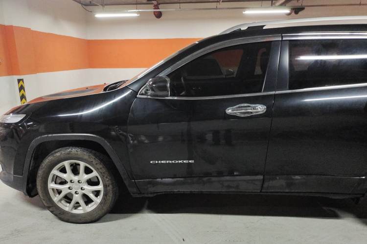 Used  Cherokee 2017 2.0L Superior Edition
