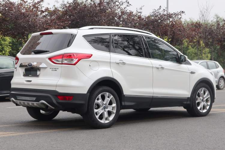 Used Ford Kuga 2015 2.0L GTDi Four-Wheel-Drive Sport Model

