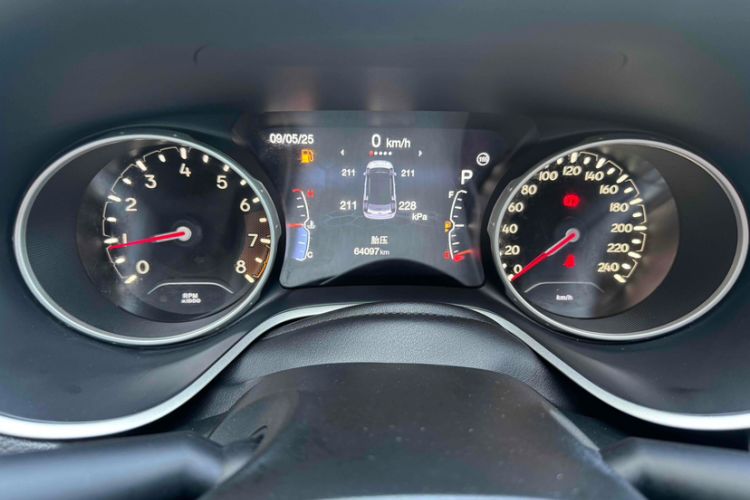 Used  Compass 2017 200T Automatic Family Edition
