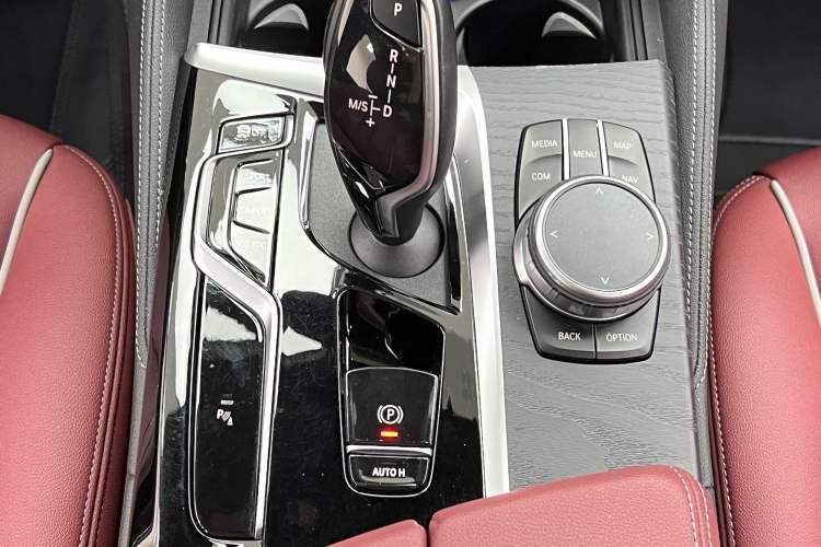 Used BMW 5 Series 2021 Facelifted 530Li Leading Edition M Sport Package
