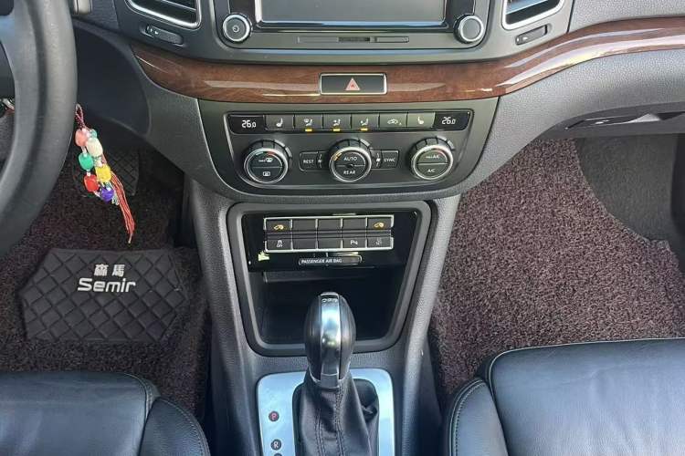 Used Volkswagen Sharan 2013 2.0 TSI Comfort Model
