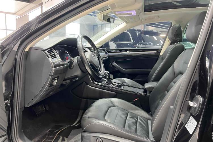 Used Volkswagen Phideon 2018 Revised Version 380TSI Two-Wheel Drive Business Edition
