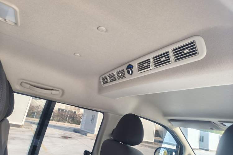 Used FORTHING Lingzhi 2023 M5L 1.6L Comfort 9-Seater
