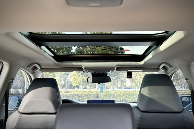 Used Toyota RAV4 2023 Dual-Engine 2.5L E-CVT Four-Wheel Drive Elite Plus Edition
