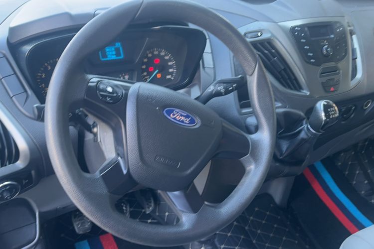 Used Ford Transit 2019 2.0T Gasoline Multi-Function Commercial Vehicle Short Wheelbase Mid-Roof 6-Seater China VI Standard
