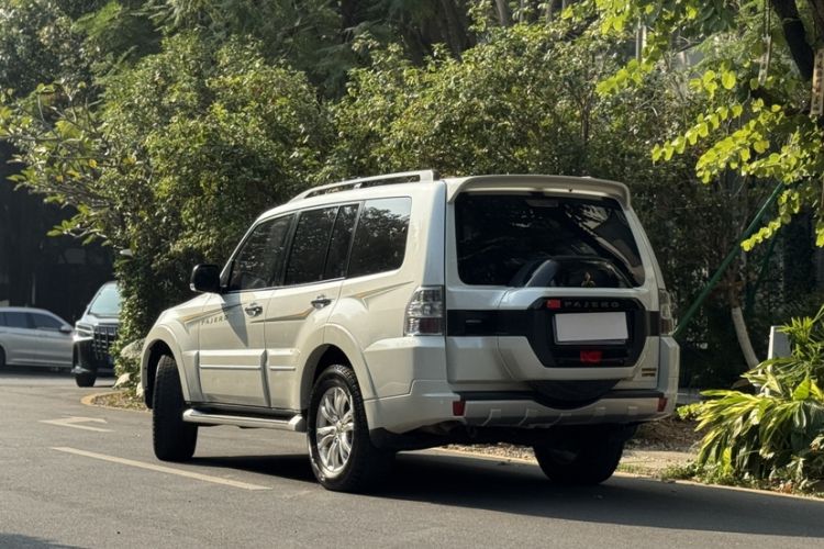 Used Mitsubishi Pajero 2018 V97 3.8L 5-Door GLS Sunroof – Middle East
