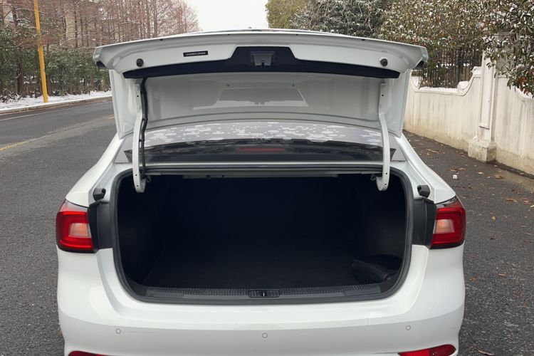 Used Roewe i5 2020 1.5L Automatic 4G Connect Luxury Flagship Edition