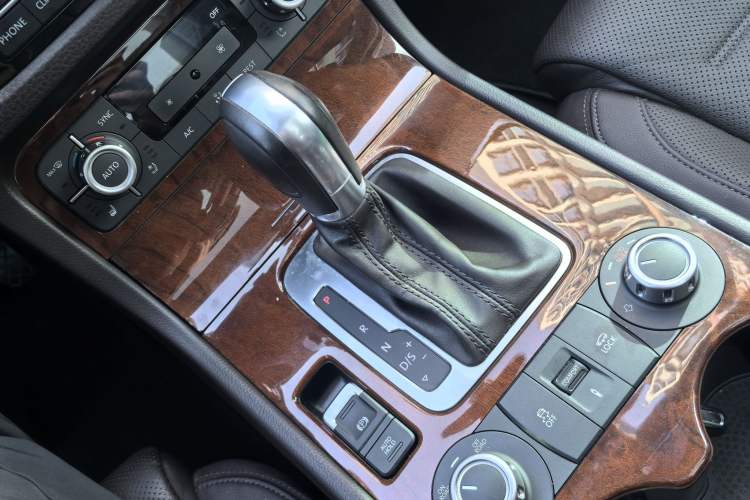 Used Volkswagen Touareg 2011 3.0 TSI Comfort Version
