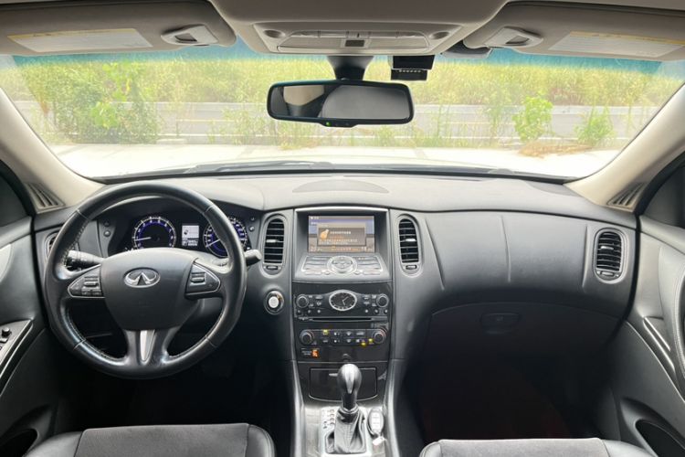 Used Infiniti QX50 2015 2.5L Comfort Edition
