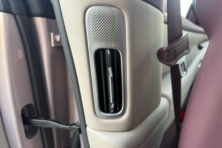 Used  YU7 2025 Ultra-Long Range High-Performance All-Wheel-Drive Max Edition