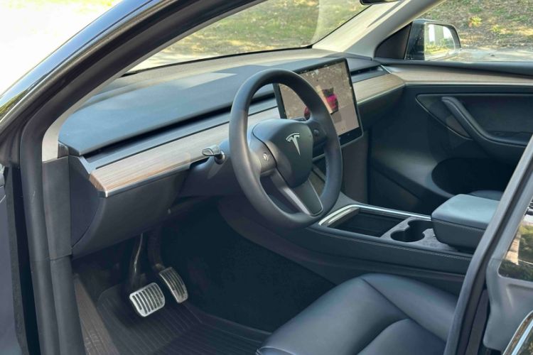 Used Tesla Model Y 2022 Long-Range All-Wheel-Drive Version
