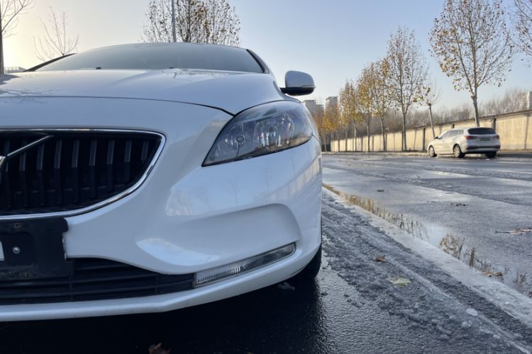 Used Volvo V40 2017 T3 Smart Edition