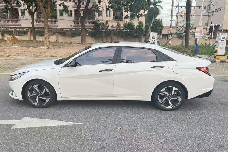 Used Hyundai Elantra 2022 1.5L CVT LUX Prestige Edition
