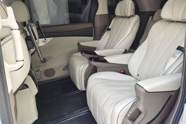 Used Denza D9 2022 DM-i 970 Four-Wheel Drive Prestige Model