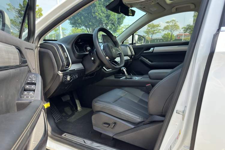 Used BYD Tang 2018 2.0T Automatic SmartConnect Luxury Edition 5 Seats China V Standard
