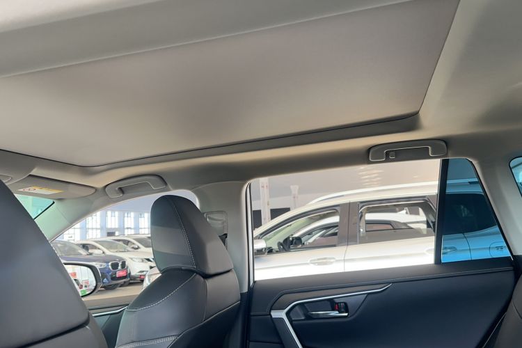 Used Toyota RAV4 2023 2.0L CVT Two-Wheel Drive 20th Anniversary Platinum Edition
