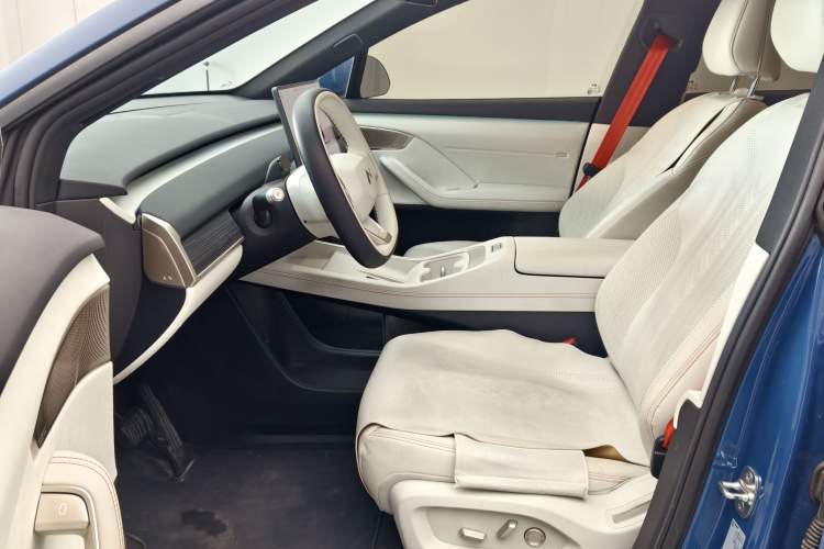 Used ONVO L60 2024 60 kWh All-Wheel Drive