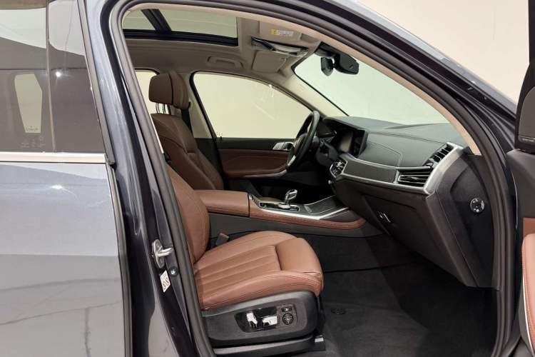 Used BMW X7 2020 xDrive40i Luxury Package with Leading Features
