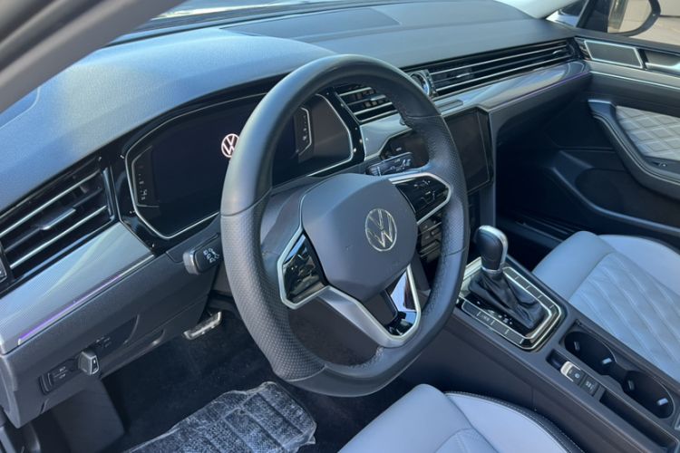 Used Volkswagen Magotan 2023 2 Million Units Limited Edition 330TSI DSG Leading Version