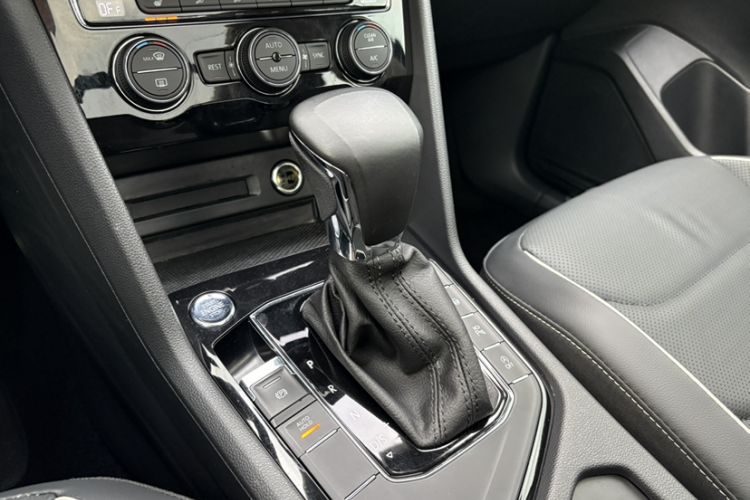 Used Volkswagen Tiguan L 2021 330TSI Automatic Two-Wheel Drive R-Line Flagship Edition
