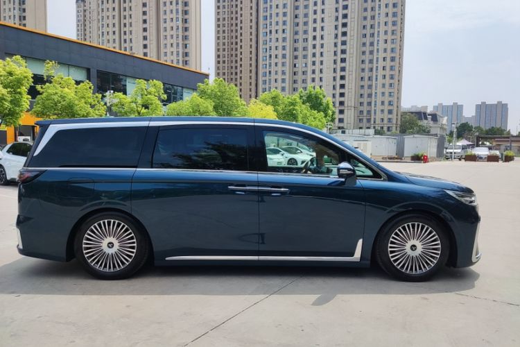 Used VOYAH Dream 2025 PHEV Four-Wheel-Drive Flagship Kunpeng Edition
