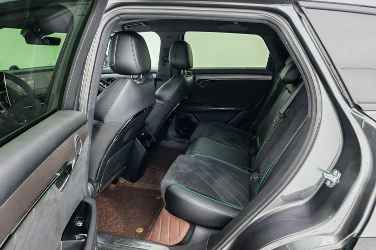 Used VOYAH FREE 2025 318 259 km All-Wheel-Drive Exploration Edition
