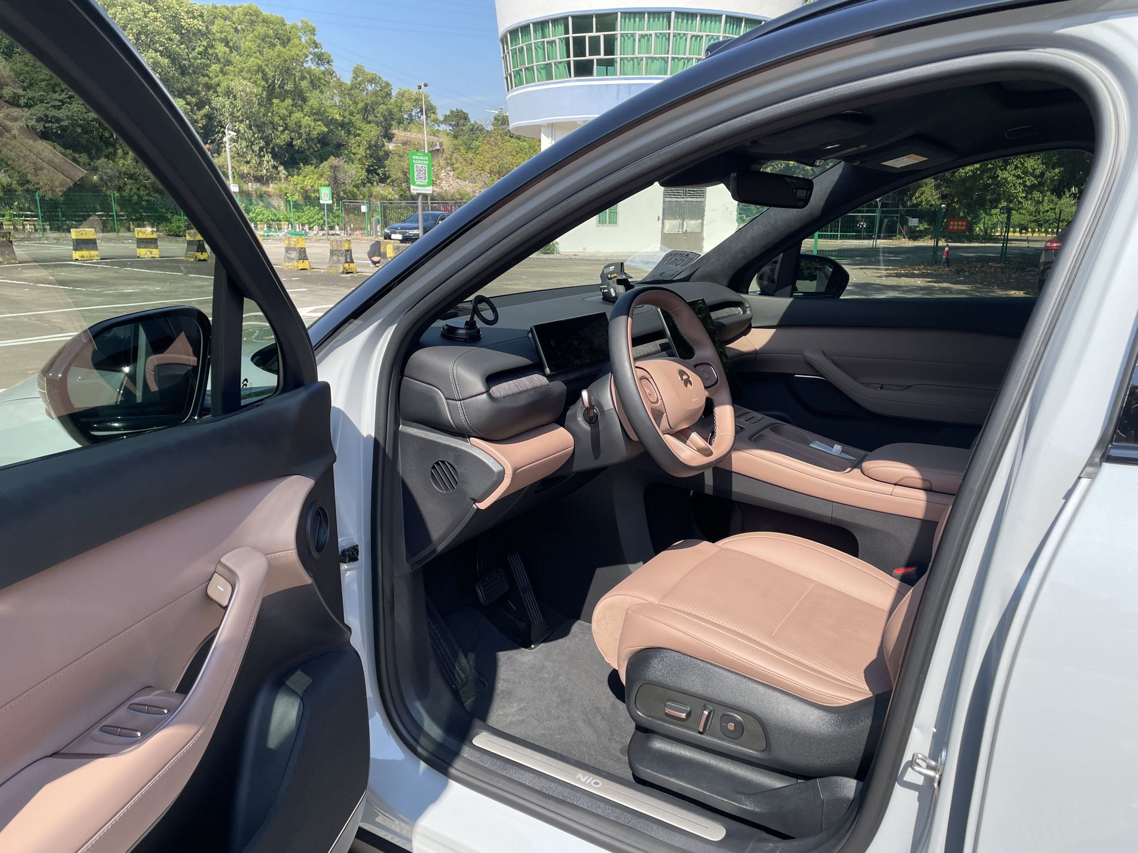 Переднее сиденье в автомобиле