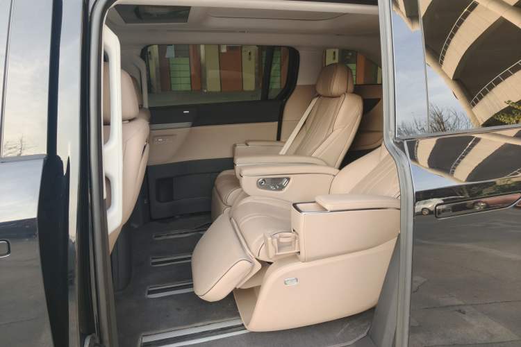 Used XPeng X9 2025 740 Ultra-Long Range Max
