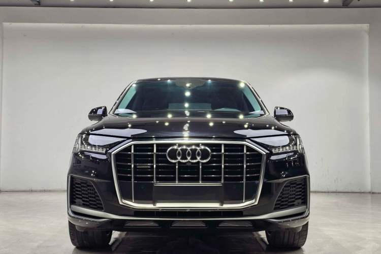 Used Audi Q7 2021 55 TFSI quattro S line Sport model
