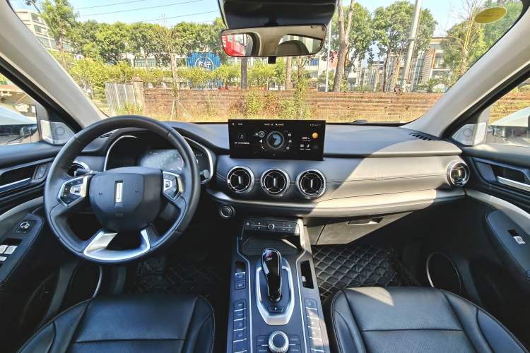 Used Wey VV6 2021 2.0T Two-Wheel Drive Smart Protection+
