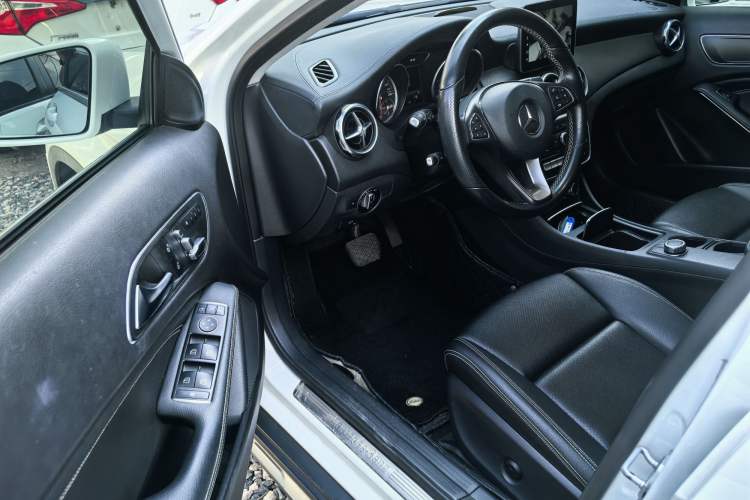 Used Mercedes-Benz GLA 2017 GLA 200 Fashion Model

