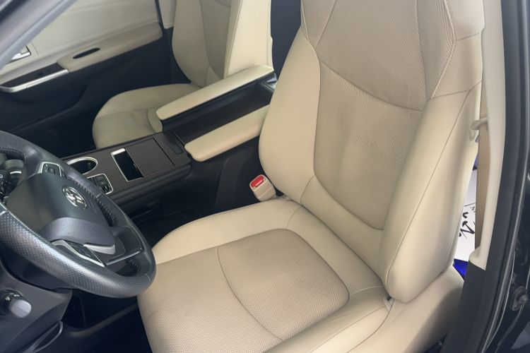 Used Toyota Granvia 2023 2.5L Hybrid Prestige PLUS Edition
