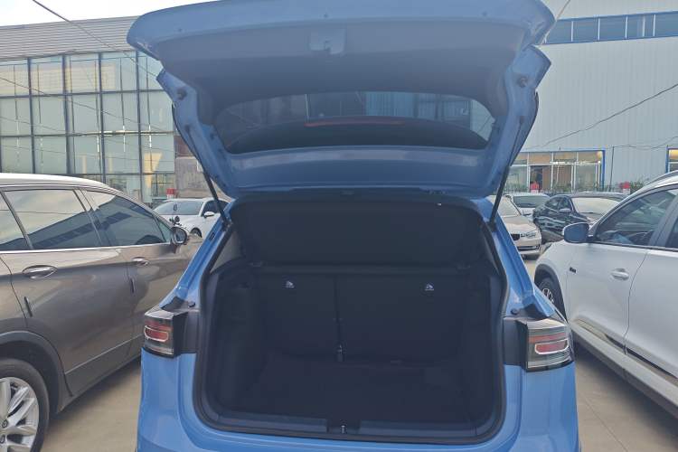 Used Volkswagen Tharu 2025 NewRui 300TSI Prestige Edition
