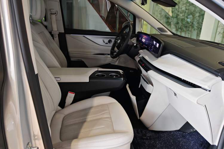 Used Buick GL8 New Energy 2024 Lu Zun Deluxe Edition 7-Seater
