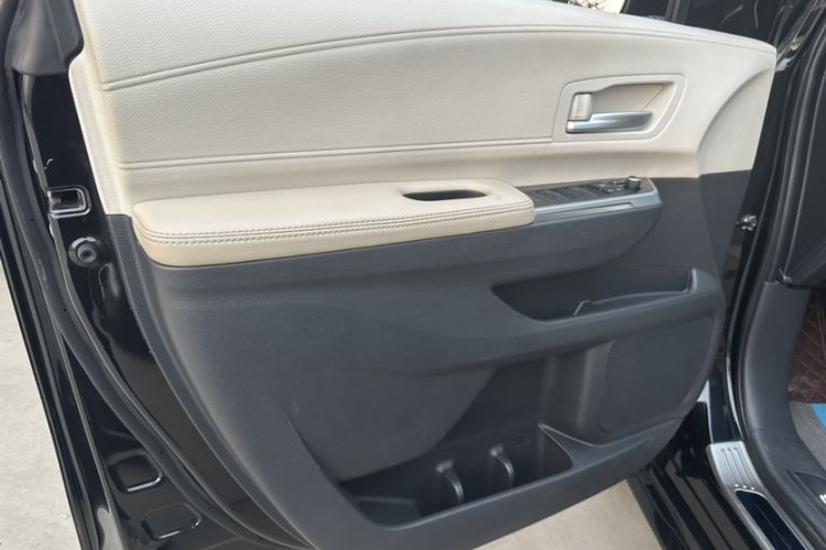 Used Toyota Sienna 2023 2.5L Hybrid Deluxe Edition
